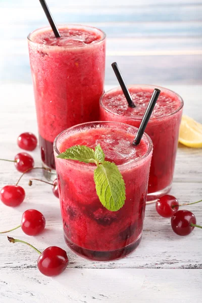 Fresh cold cherry cocktail with mint and lemon — Stock Photo, Image