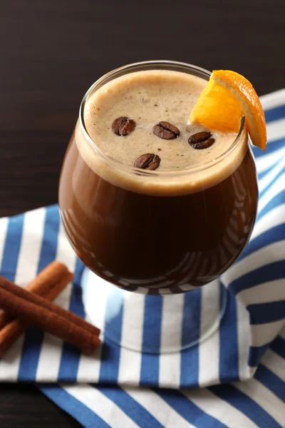 Espresso cocktail geserveerd op tafel — Stockfoto