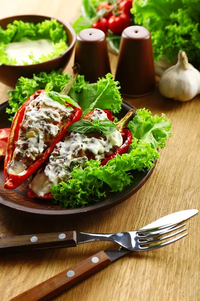 Stuffed pepper with meat and vegetables — Stock Photo, Image
