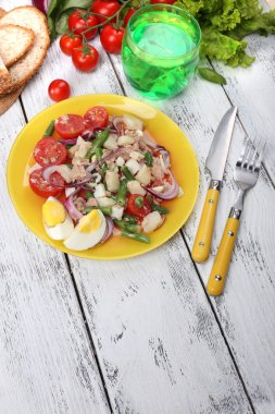 taze kahvaltı sebze salatası masaya servis oluşan