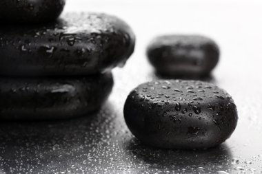 Damla üzerinde açık renkli taşlarla Spa