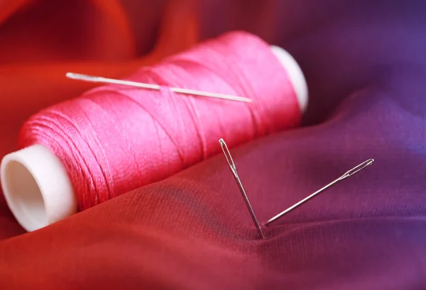 針と糸のスプール — ストック写真