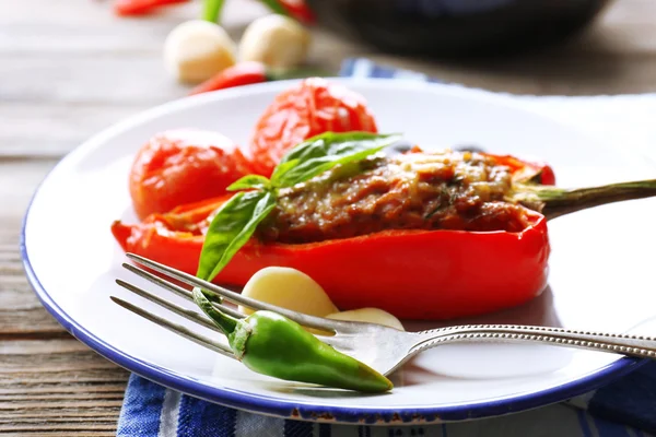 Stuffed pepper with meat and vegetables — Stock Photo, Image