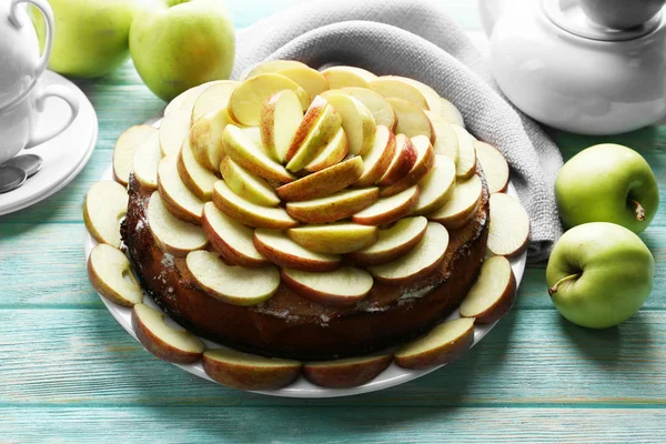 Torta de maçã caseira servida na mesa, close-up — Fotografia de Stock