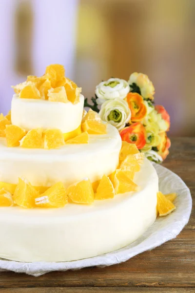 Beautiful wedding cake with oranges on  light background — Stock Photo, Image