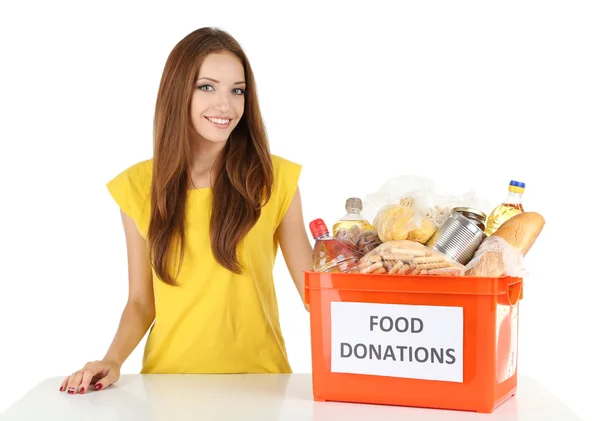 Voluntário menina com caixa de doação com alimentos isolados em branco — Fotografia de Stock