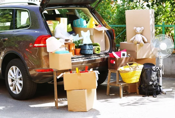 Moving boxes and suitcases in trunk of car, outdoors — Stock Photo, Image