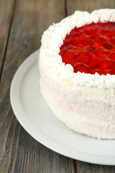 Gâteau blanc sur table close-up — Photo