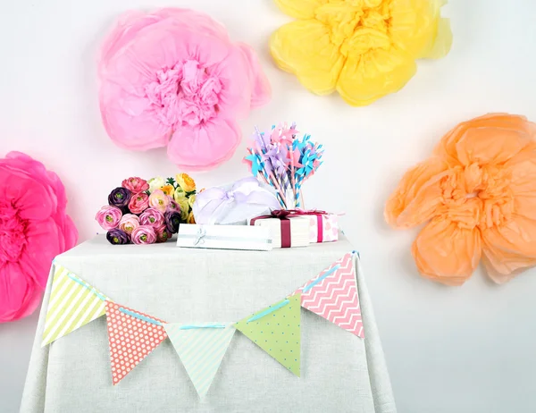 Wedding or birthday gifts on decorated table, on bright background — Stock Photo, Image