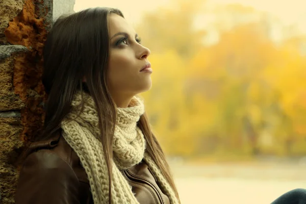 Portrait of young woman — Stock Photo, Image