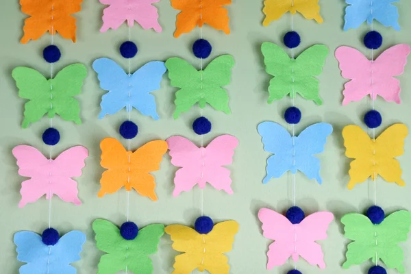 Guirlanda artesanal com borboletas — Fotografia de Stock