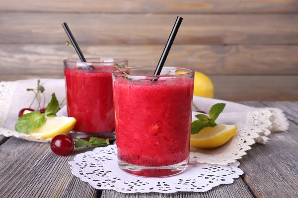 Fresh cold cherry cocktail with mint and lemon — Stock Photo, Image