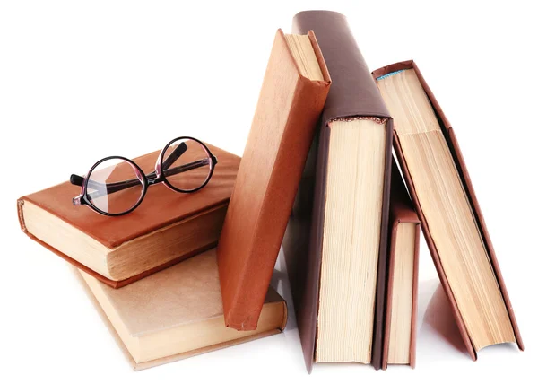 Böcker i en enda röra och glasögon — Stockfoto