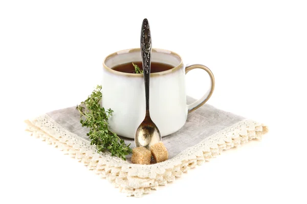 Beker van lekkere kruiden thee met tijm, geïsoleerd op wit — Stockfoto