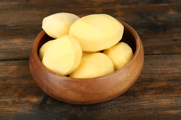 Raw peeled potatoes in bowl — Stock Photo, Image