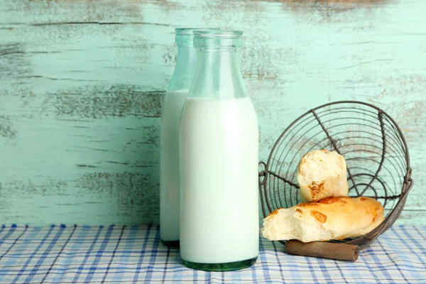 Retro bottles of tasty milk and bread — Stock Photo, Image