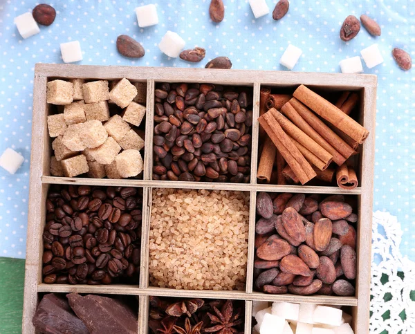 Set of coffee and cocoa beans, sugar cubes, dark chocolate, cinnamon and anise — Stock Photo, Image