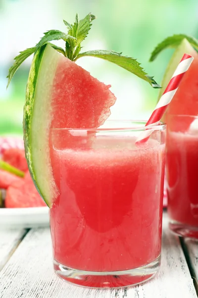 Watermeloen cocktail op tafel, close-up — Stockfoto