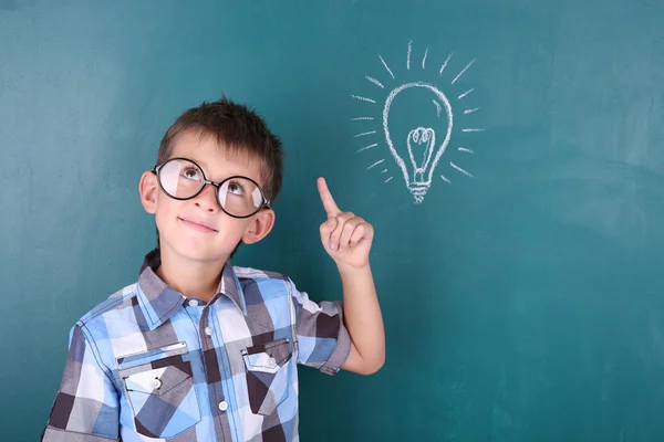 A blackboard osztályteremben iskolás — Stock Fotó