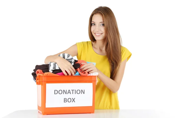 Chica voluntaria con caja de donación aislada en blanco — Foto de Stock