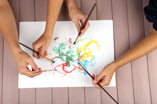 Two girls painting — Stock Photo, Image