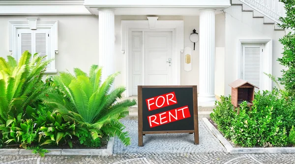 Real estate sign in front of new house for rent — Stock Photo, Image