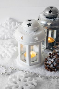 Beyaz ve metal birden parlamak ışık ve ışık arka plan christmas dekorasyon