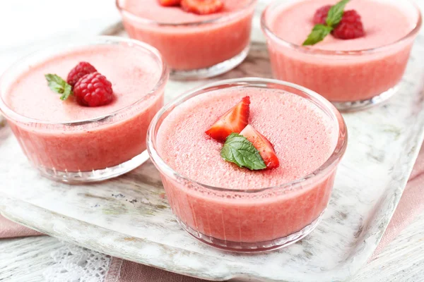 Delicious berry mousse in bowls on table close-up — Stock Photo, Image