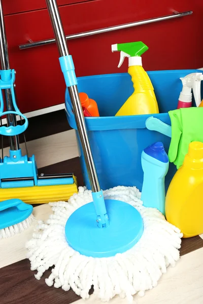 Hulpmiddelen voor het schoonmaken in keuken — Stockfoto