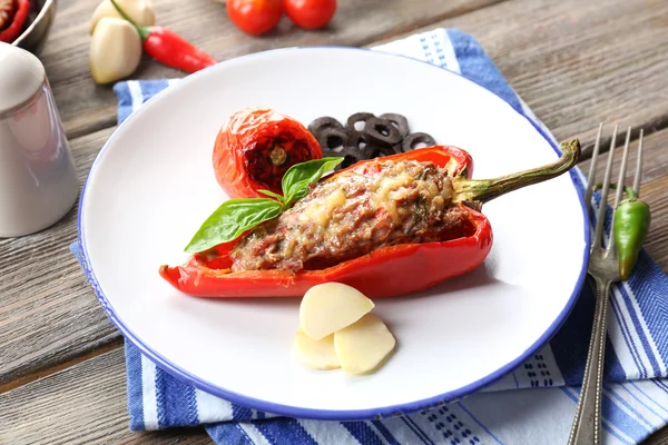 Gefüllte Paprika mit Fleisch und Gemüse — Stockfoto