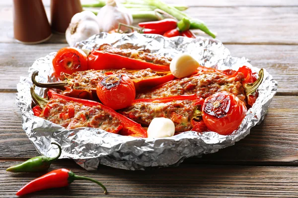 Pimiento relleno con carne y verduras — Foto de Stock