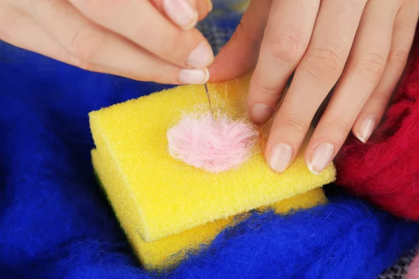 Woman working with wool — Stock Photo, Image