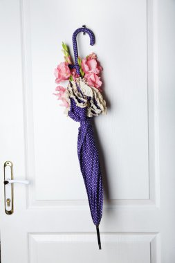 Güzel çiçekler şemsiye