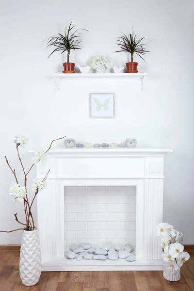 Fireplace with beautiful decorations — Stock Photo, Image