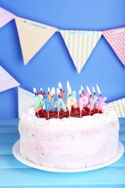 파란색 배경에 케이크 — 스톡 사진