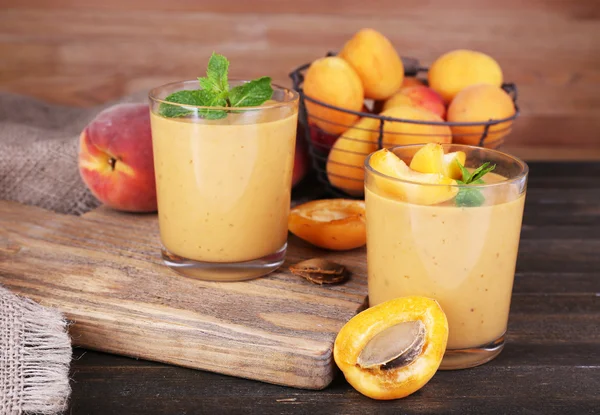 Apricot dessert in glasses on table close-up — Stock Photo, Image