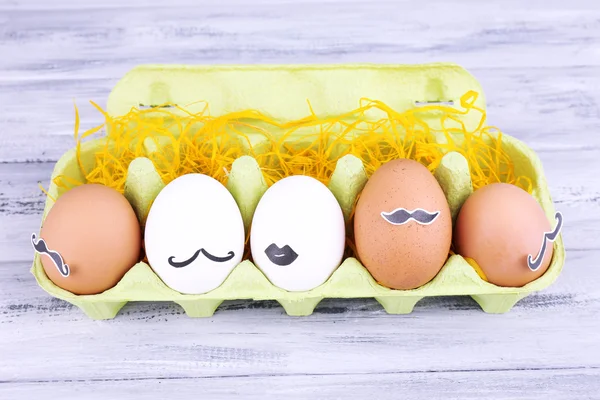 Ovos na bandeja de ovos de células — Fotografia de Stock