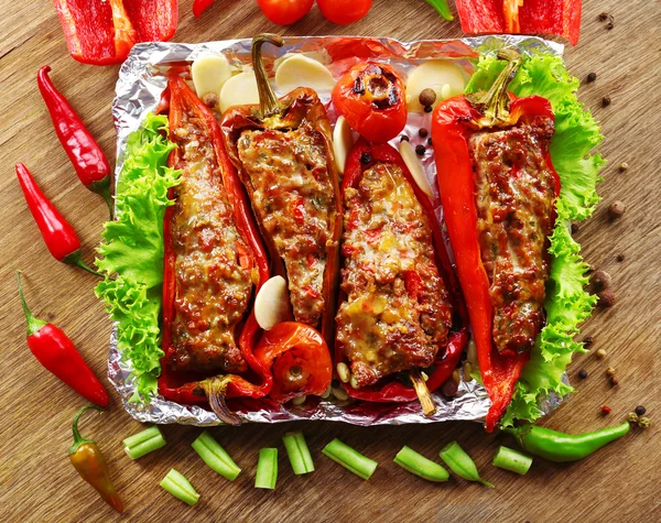 Stuffed pepper with meat and vegetables — Stock Photo, Image