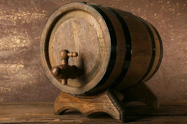 Barrel on wooden table on wooden wall background — Stock Photo, Image