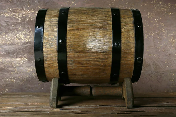 Barrel on wooden table on wooden wall background — Stock Photo, Image