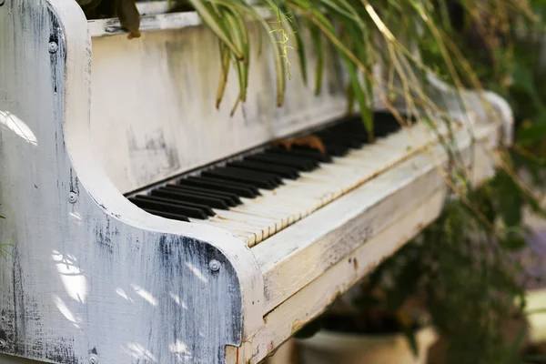 Piano in retro style — Stock Photo, Image