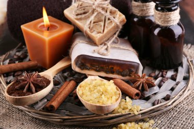 Kahve çekirdekleri ile organik sabun