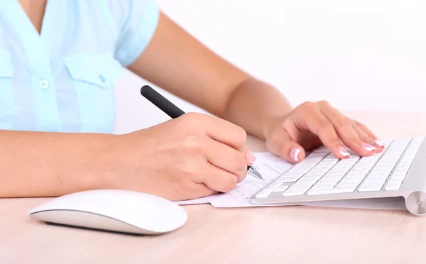 Businesswoman at her workplace — Stock Photo, Image