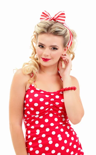 Mooi meisje met mooie glimlach in pinup stijl, geïsoleerd op wit — Stockfoto