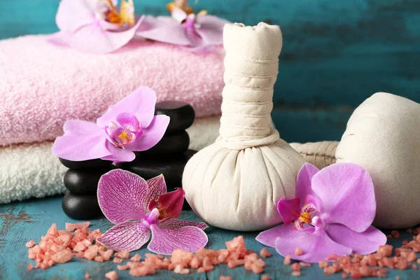 Orchid flowers and spa set — Stock Photo, Image