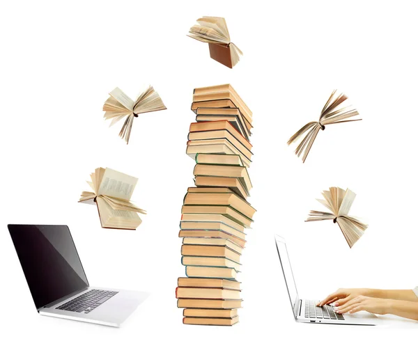 Information transfer.books fliegen in tablet von laptop isoliert auf weiß — Stockfoto