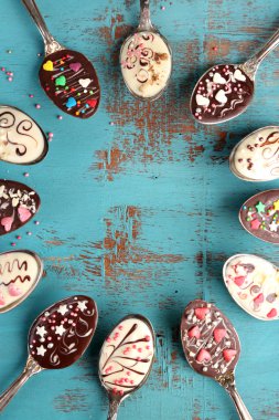 Kaşık ile lezzetli çikolata