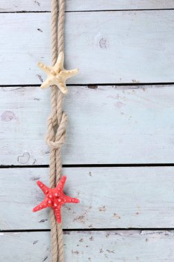 Ahşap üzerine deniz düğüm