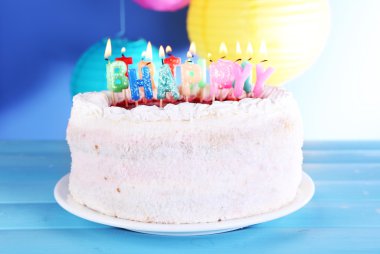 Lezzetli kek üzerine mavi