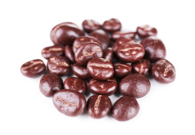 kahve çekirdekleri ile izole üzerine beyaz çikolata sır